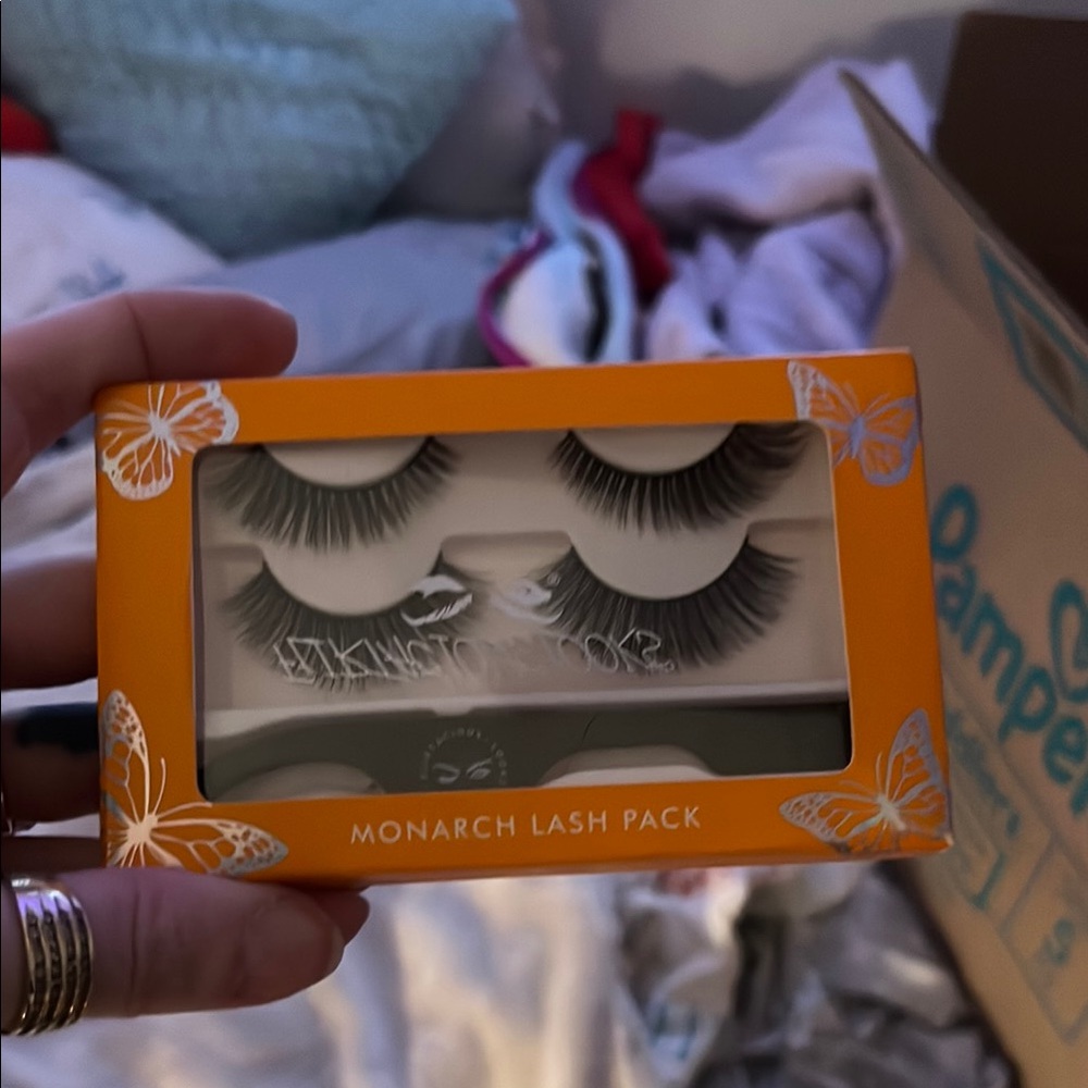 Flirtatious looks Monarch Lash Pack with Applicator